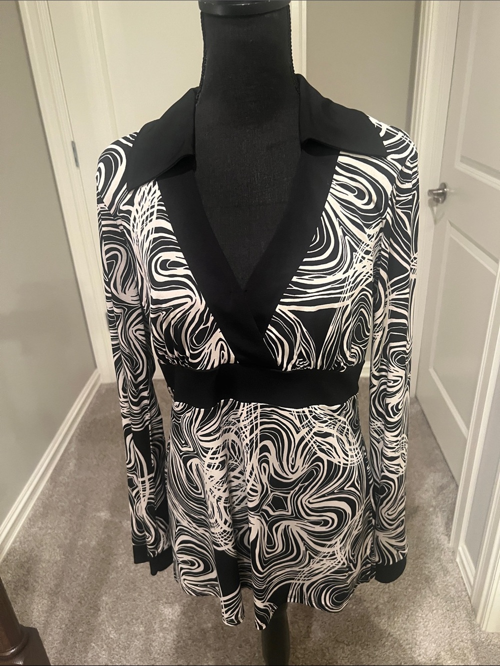 Bisou Bisou Black & White Swirl V-Neck Tunic with Contrast Trim